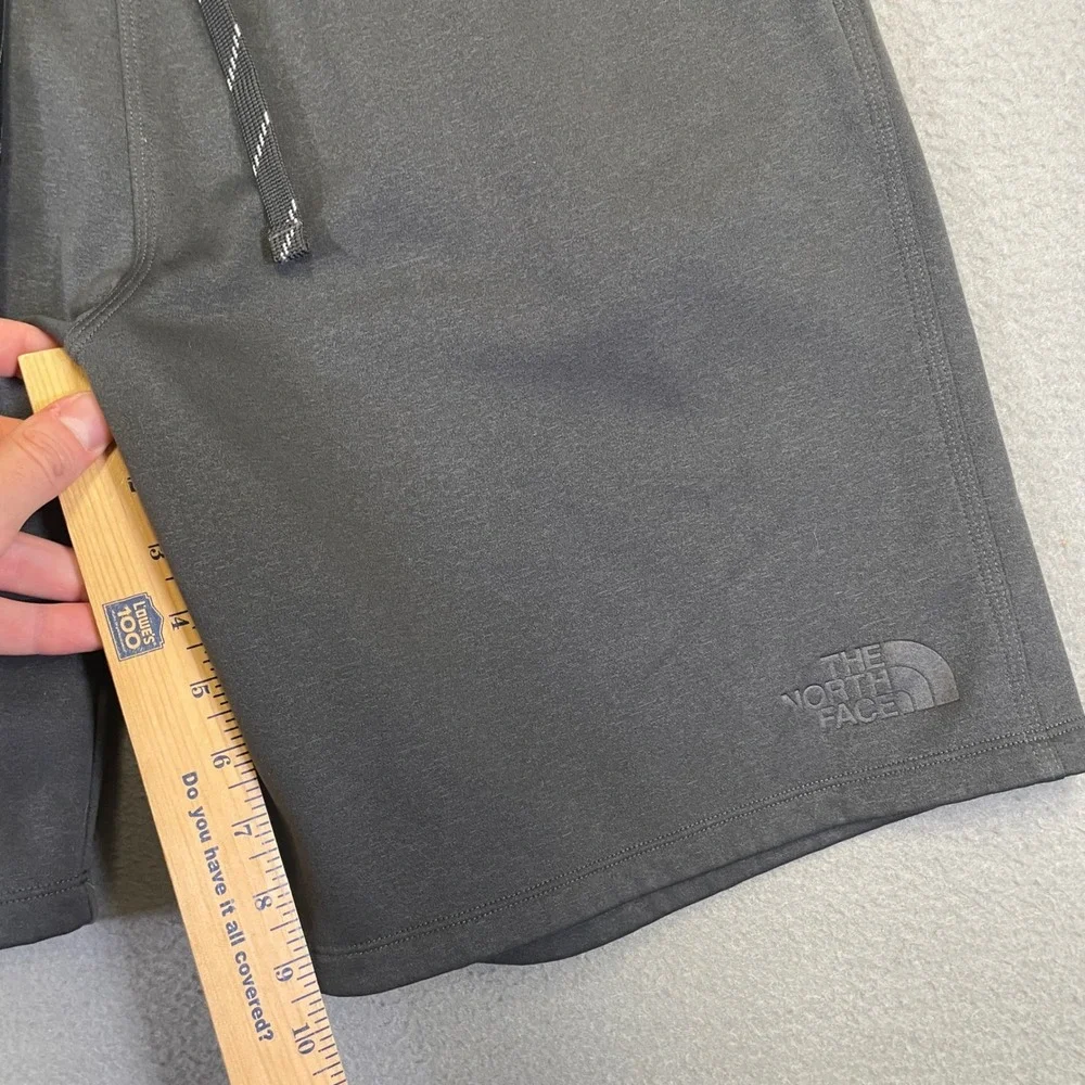 The North Face Athletic Shorts Mens Large Gray Fleece Drawstring Activewear